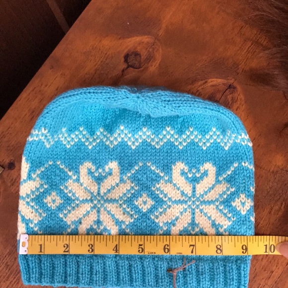 Hand Knit Nordic Hat/Toque - Picture 5 of 6